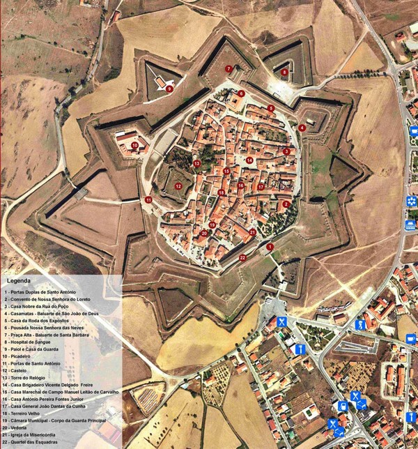 In der Vogelperspektive der Festung Almeida gut zu erkennen ist die Form eines unregelmäßigen Sechsecks, das sich an der gewachsenen Form der historischen Altstadt orientiert.